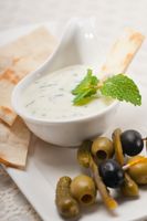 Tyrkisk middags og mat yoghurt til oliven og børd