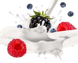 Hvordan lage yoghurt? Yoghurt med bærsmak.